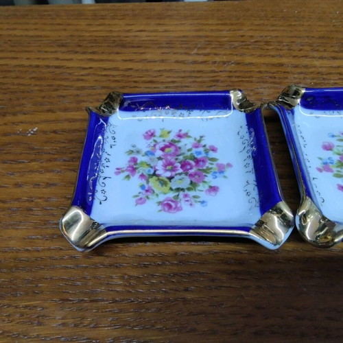 Japanese Ceramic Ashtrays Set with Base Design and Gilded Details, like new