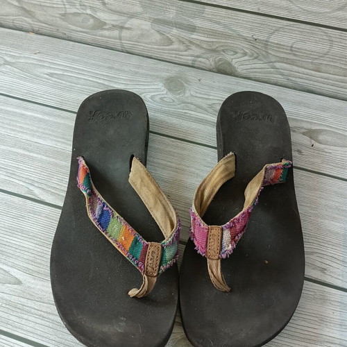 Reef women's slippers size 38, like new, brown and colorful