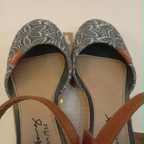 Mustang espadrilles with blue and turquoise leaf pattern like new, size 37