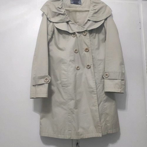 Beige trench coat with unique collar Medium in excellent condition