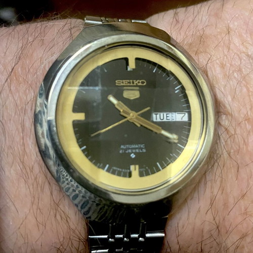 Seiko 5 automatic vintage wristwatch with 40mm stainless steel case