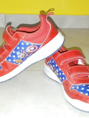 Adidas kids athletic shoes Captain America size 33 like new