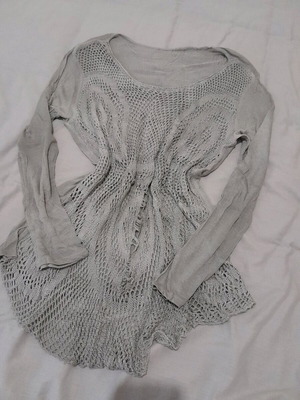 Blouse gray like new, longer front, size 66x47cm