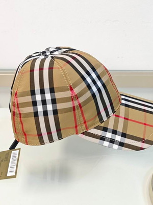 Burberry handmade baseball cap new, beige