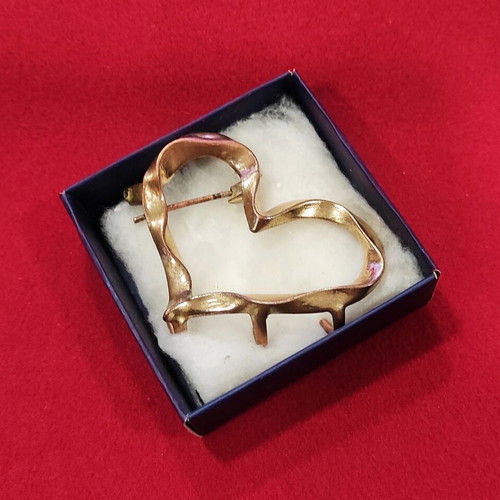 Bronze heart brooch from the 1960s, like new