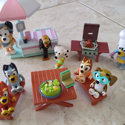 Bluey and Friends Toy Set like new
