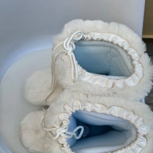 Love Moschino snow boots new, white, size 39