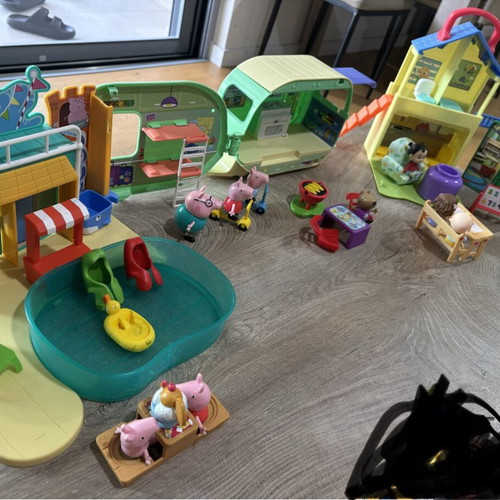 Peppa Pig toy set with camper, pool and Cocomelon house