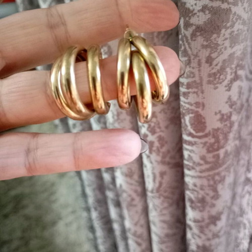 Amor Amor gold triple hoop earrings like new, gold plated