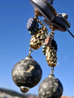Vintage clip-on earrings used, nature-inspired design