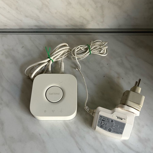 Philips Hue Bridge used with English plug, adaptor and utp cable