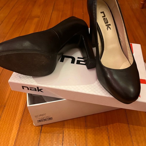 Nak pumps with thick heel size 36 like new, black