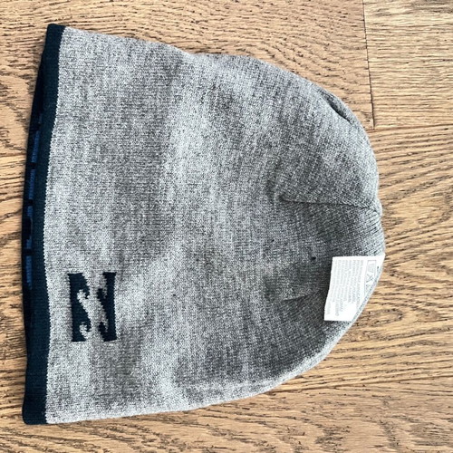 Billabong adult beanie like new, blue