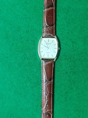 Orient VX wristwatch like new, gold color, leather strap
