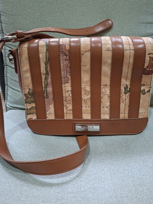 Doca women's bag like new with iconic Geo Classic pattern brown