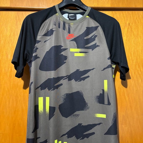 Nike training shirt size Small like new