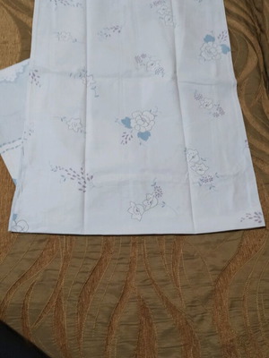 Set of 2 white cotton pillowcases with floral design
