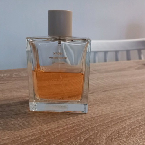 Stradivarius Orchid Vanilla perfume used, sweet delicate scent