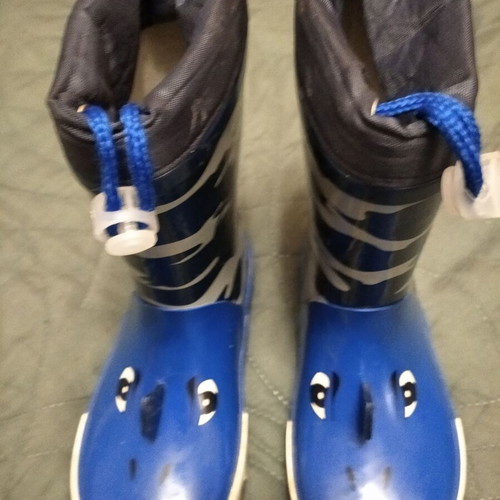 Gioseppo kids' rain boots "Shark" size 26 like new, black and blue