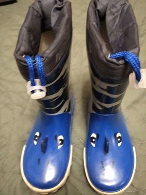 Gioseppo kids' rain boots "Shark" size 26 like new, black and blue