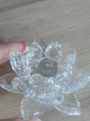 Glass decorative item in excellent condition
