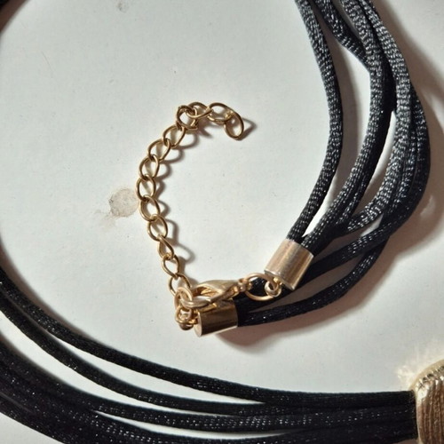 Glamour Necklace like new, black and gold
