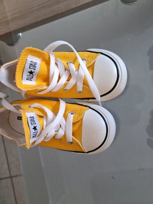 Converse All Star kids athletic shoes size 25 new yellow