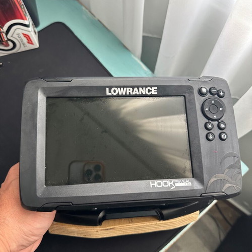 Lowrance Hook Reveal 7 fishfinder and navigator like new with Aegean maps