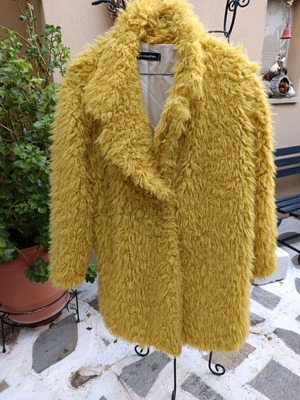 Fluffy coat with mustard lining, unused, one size