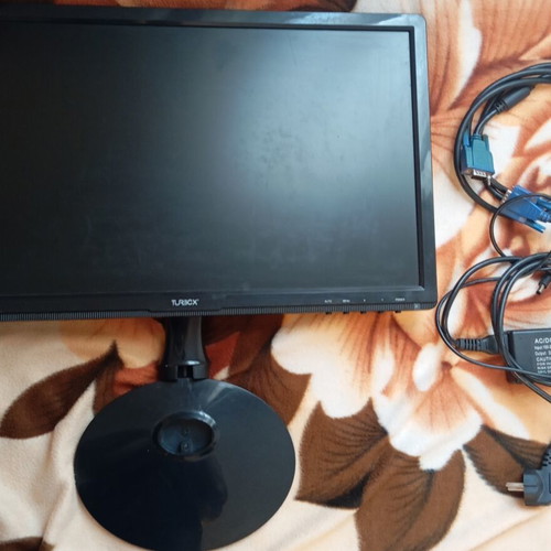 Turbo-X TX-185ELM 18.5" LCD Monitor like new with accessories