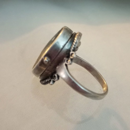 Silver 925 ring used with secret compartment and enamel