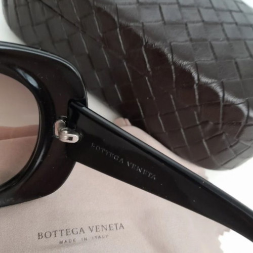 Bottega Veneta Sunglasses like new, black oversized acetate frame
