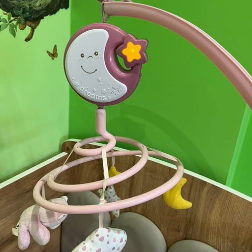 Musical mobile like new, suitable for girl