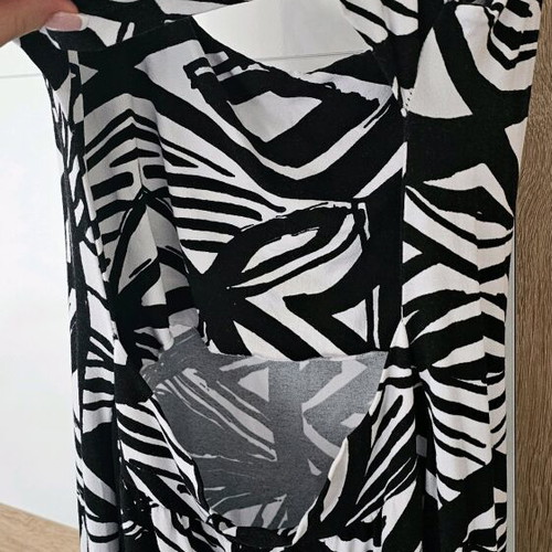 Zebra dress with open back and patterns, size M, like new