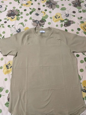 Bershka T-shirt beige size large like new