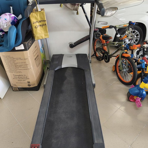 Strength Treadmill like new with 3 HP motor and 4 automatic programs