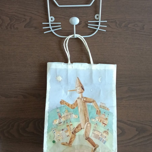 Metal Cat Wall Hooks set of 2 used, light gray