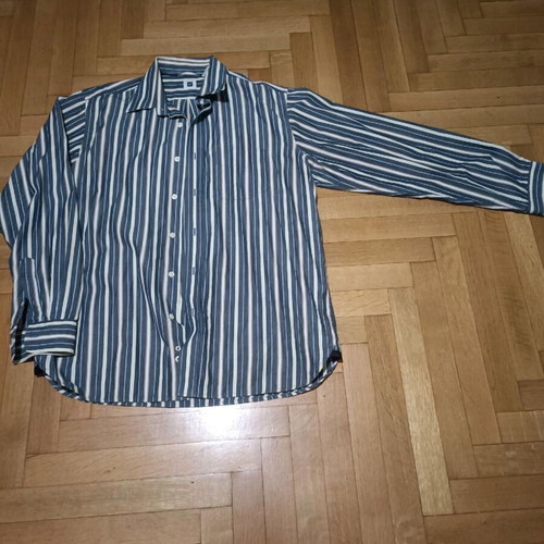 Gap medium shirt in very good condition