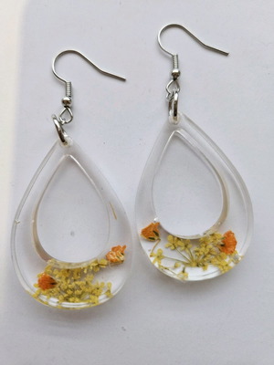 Earrings with liquid glass and dried flowers new