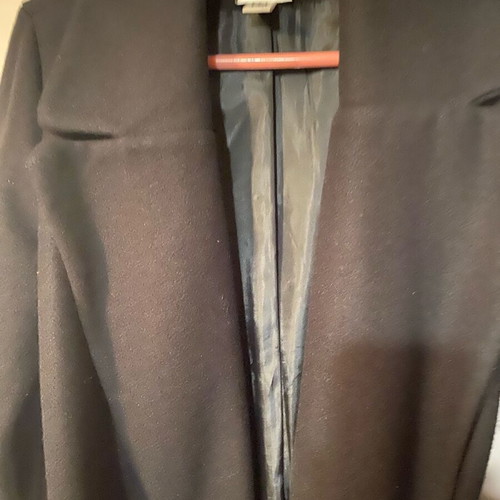 Black women's coat with belt new size medium