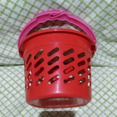 Plastic basket for clothespins like new