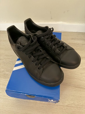 Adidas Stan Smith sneakers like new, size 41, black