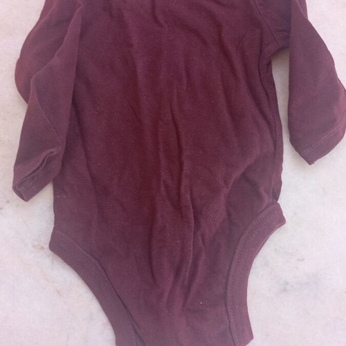 Baby bodysuit like new, size 3 to 6 months