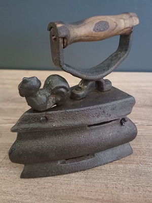 Cast iron iron used, vintage toy