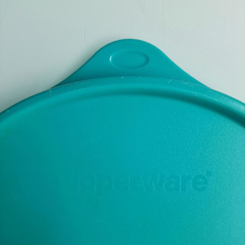 Tupperware cyan round container like new, diameter 19 cm x 6.5 cm