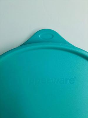 Tupperware cyan round container like new, diameter 19 cm x 6.5 cm