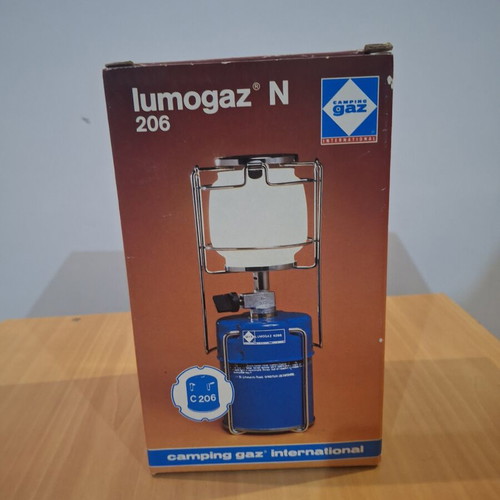 Camping gaz stove with a kettle - Badgers Auctions Camping gaz stove with a kettle - Badgers Auctions