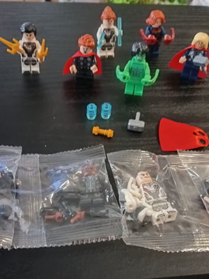 Compatible Superhero Figures like new, not LEGO