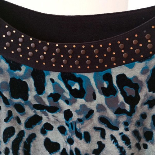 Leopard blouse like new with gold details and brown studs