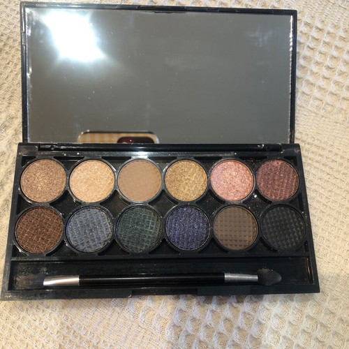 Sleek Divine Storm eyeshadow palette used
